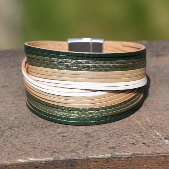 Retro Wide Green Leather Cuff Bracelet Magnetic Clasp , Wide Bangle Bracelet - Picture 5 of 6